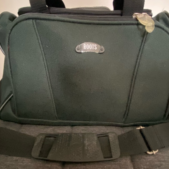Roots Dark Green Nylon Carry On Travel  Shoulder Strap Bag - Picture 2 of 14